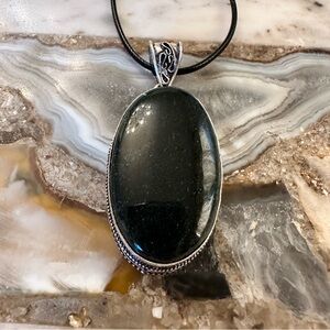 2184 Sleek Black Oval Pendant Necklace